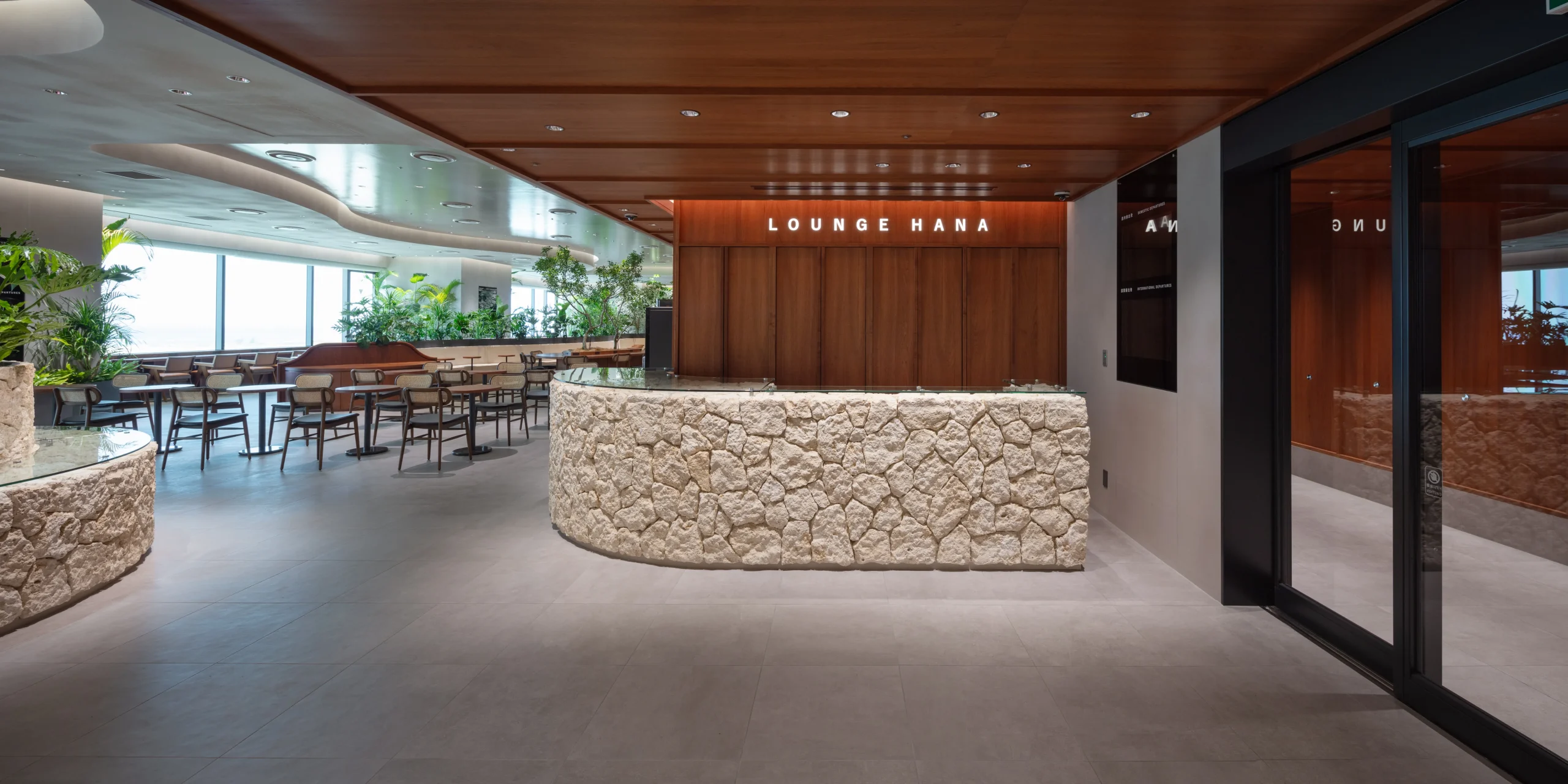 那覇空港 LOUNGE HANA