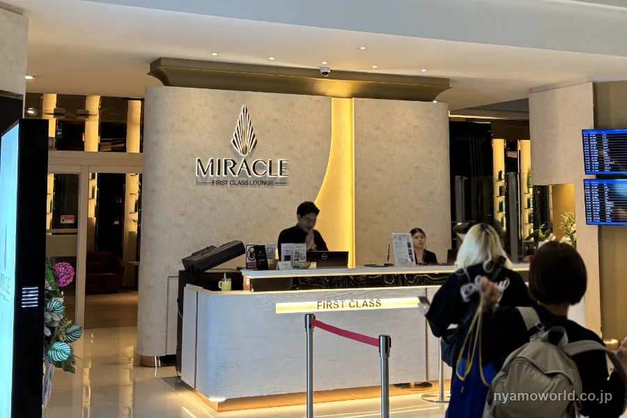 スワンナプーム国際空港のミラクルラウンジ（ファーストクラスラウンジ）入口