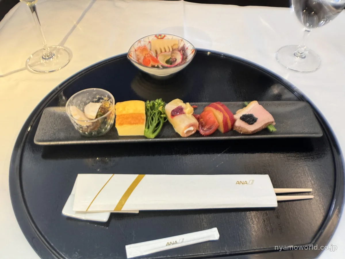 ANAの上位クラスで提供される和食の機内食