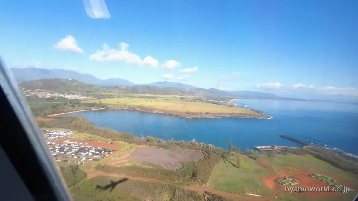 上空から見たカウアイ島の海岸と入り江