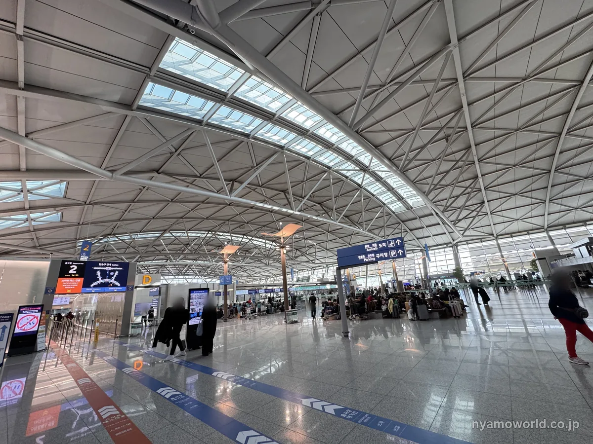 仁川国際空港の出発ロビー