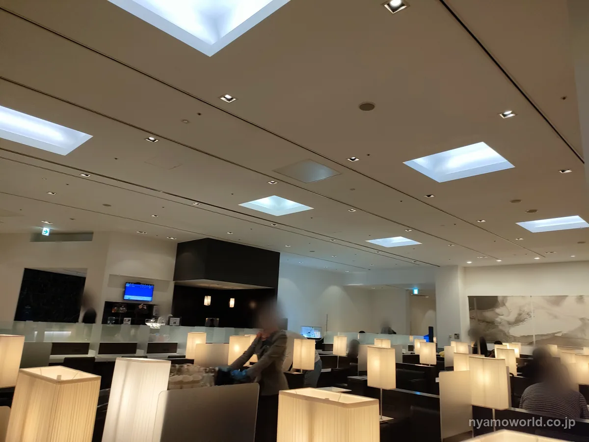 成田空港のANAラウンジの内観