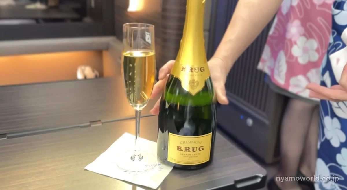 ANAフライングホヌ ファーストクラスで注がれるKRUGのシャンパン