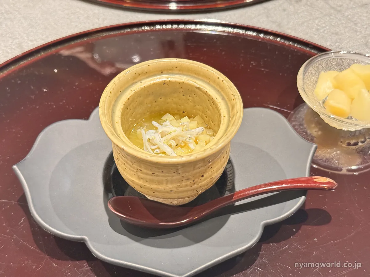 鮨 くまくらのコースで出た小さな器の一品