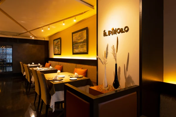 IL PINOLO 銀座本店の店内